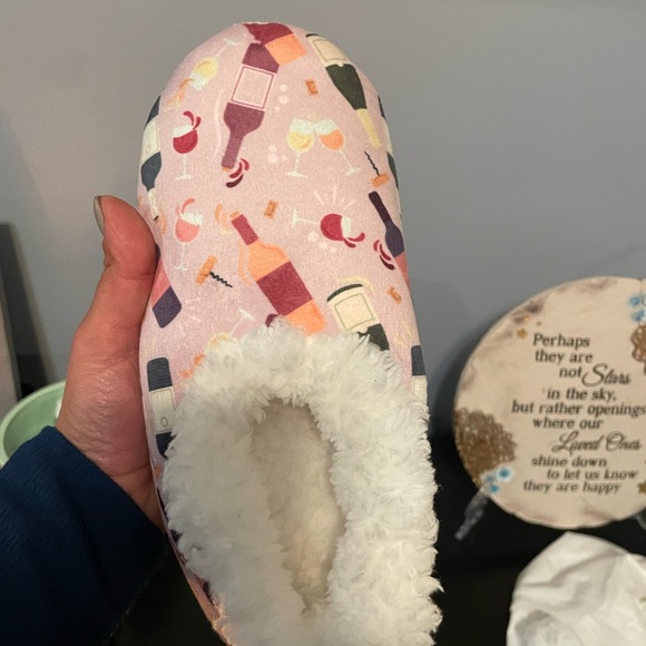 snoozies slippers - Picture 2 of 6